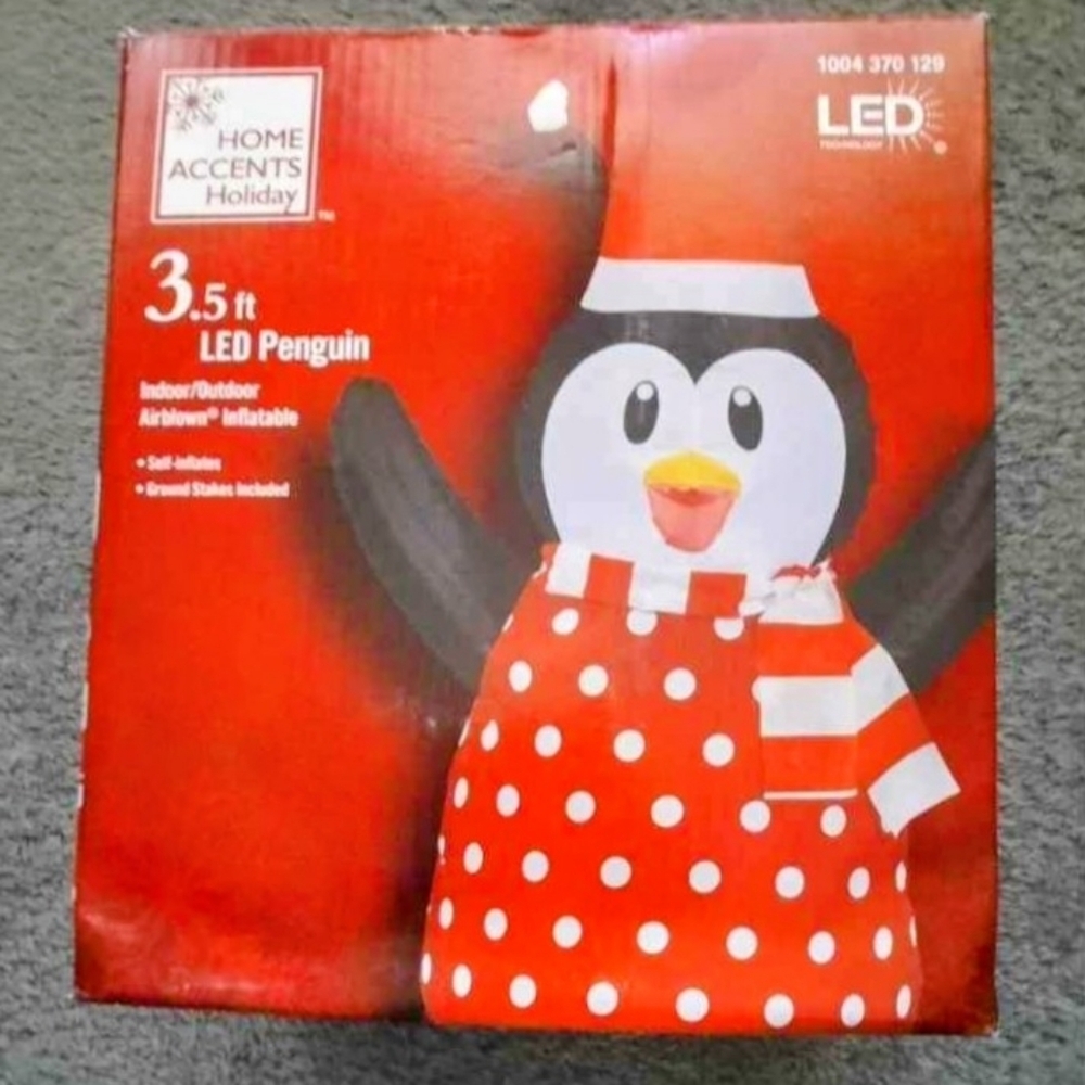 Gemmy Penguin Airblown lnflatable Yard Decor